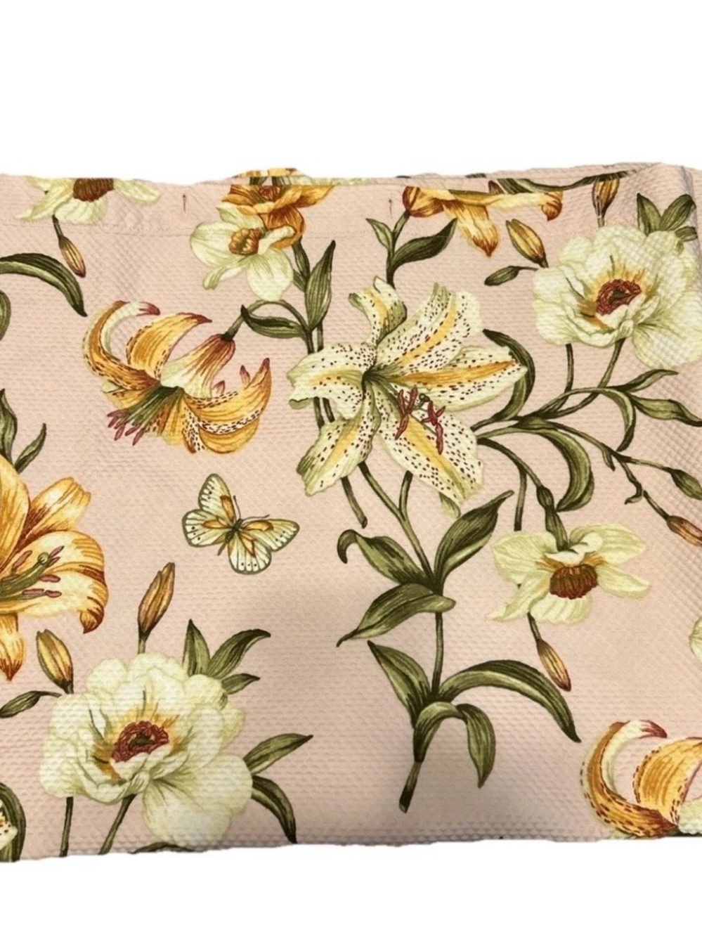 Waverly Tiger Lily Matlasse
Shower Curtain 71" × 67"
Blush Pink EUC!